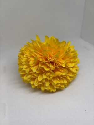 Pompón grande amarillo