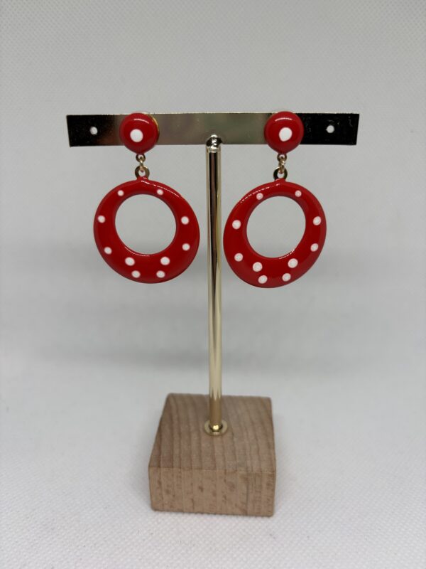 Aros medianos rojo lunar blanco