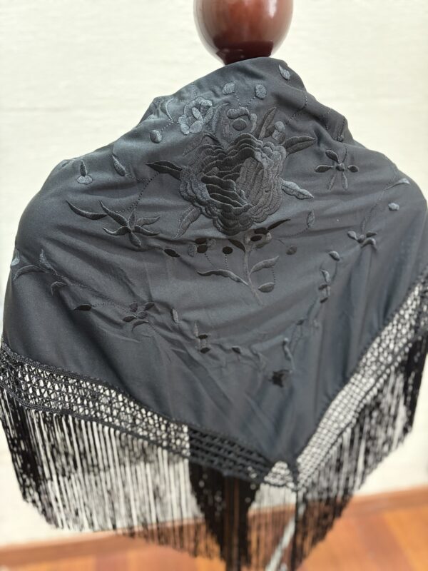 Manton low grande negro