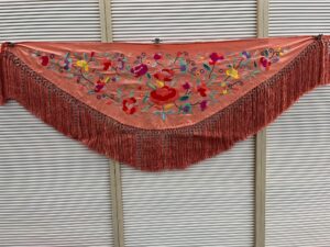 Mantón Marisol salmón