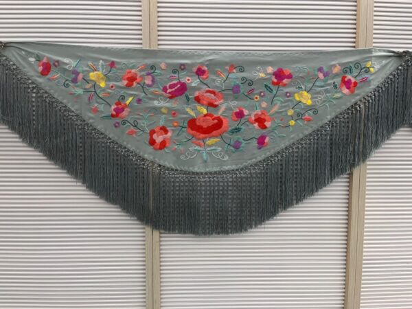 Mantón Marisol gris