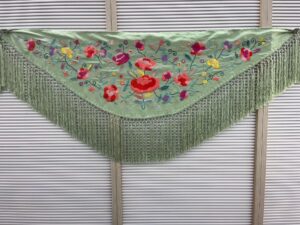 Mantón Marisol verde empolvado