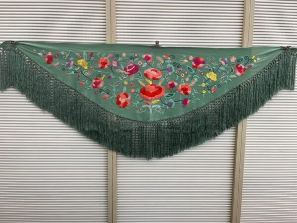 Mantón Marisol verde jabonoso