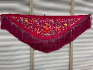 Mantón Marisol berenjena