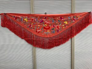 Mantón Marisol coral