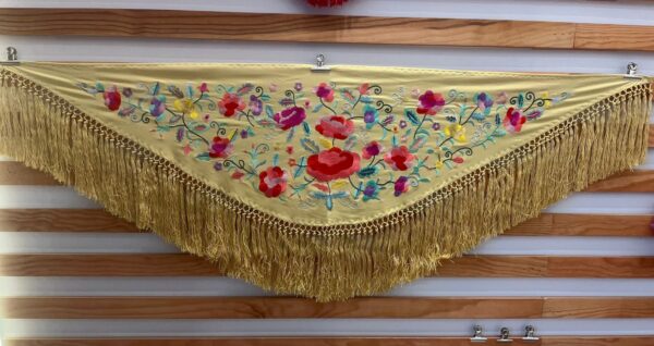 de25c694-925c-432a-adb1-098c944c09bc-2 Mantón Marisol amarillo pastel