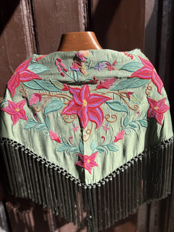 Mantón Dalia verde jabonoso