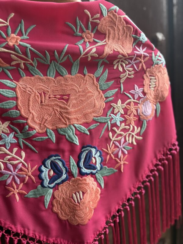 Mantón de Cantillana fresa