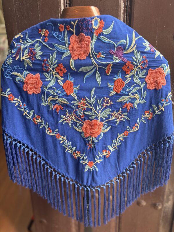 Mantón de Cantillana azulino