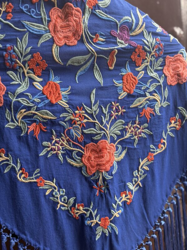 Mantón de Cantillana azulino