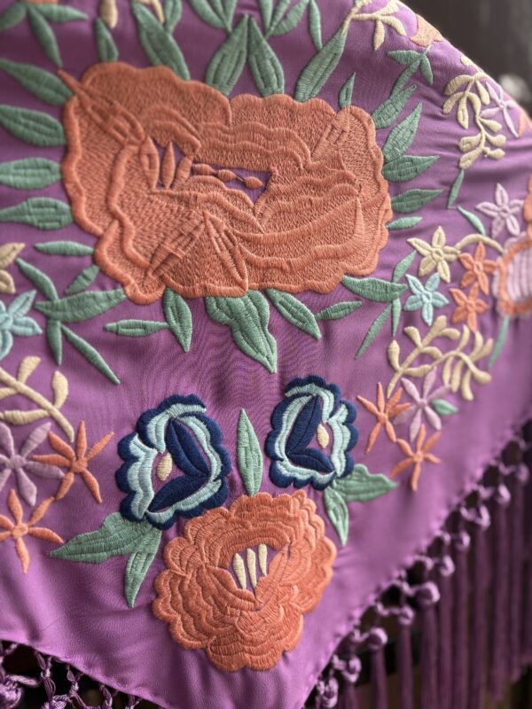 img_7953-2 Mantón de Cantillana Malva