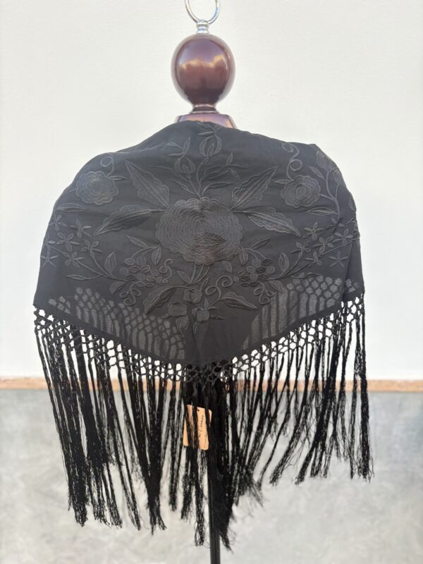 Mantón Silvia negro