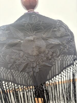 Mantón Silvia negro