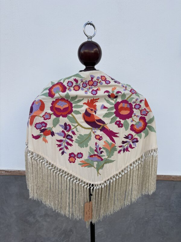 Mantón colibrí crema