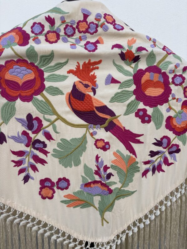 Mantón colibrí crema