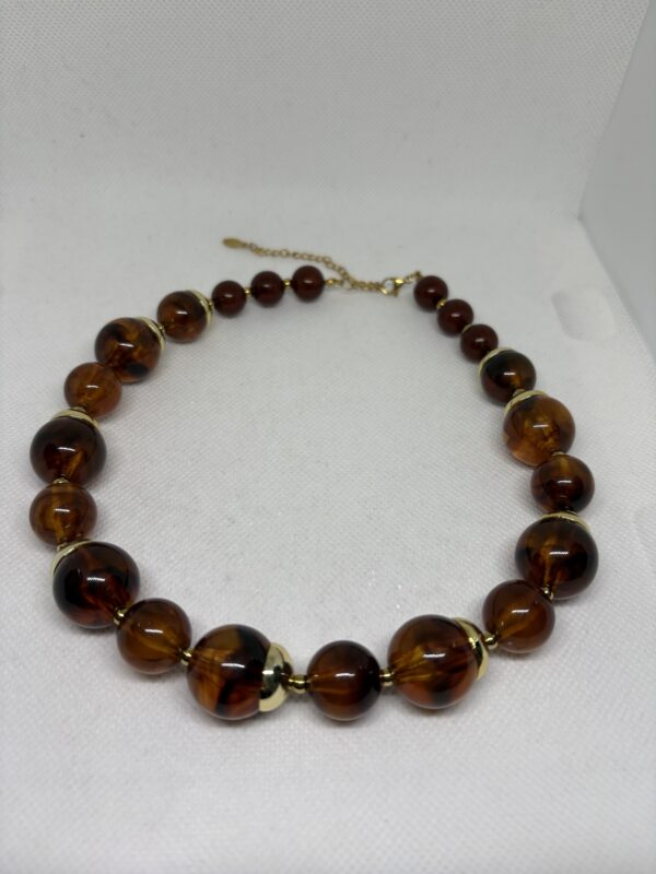 Collar bola grande marrón