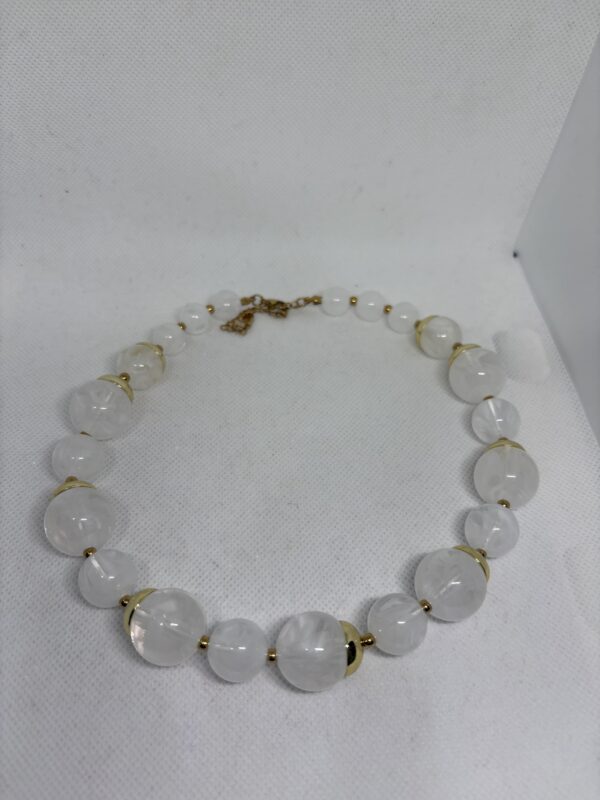 Collar bola grande blanco