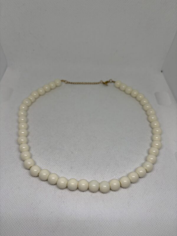 Collar bola mediano blanco