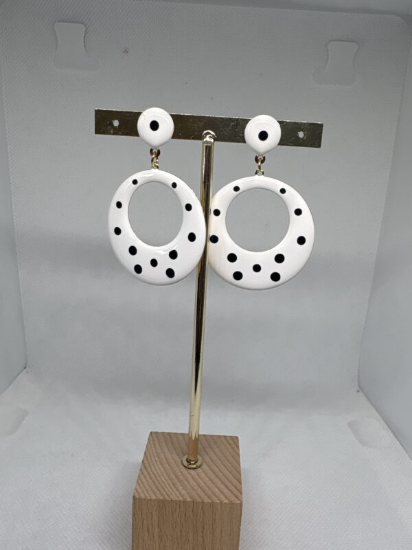 Aros blanco lunar negro